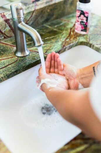 Servicio de instalación de lavamanos