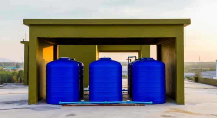 conjunto de tanques lavados y desinfectados