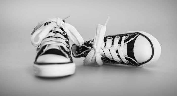 Tenis deportivos color negro y blanco