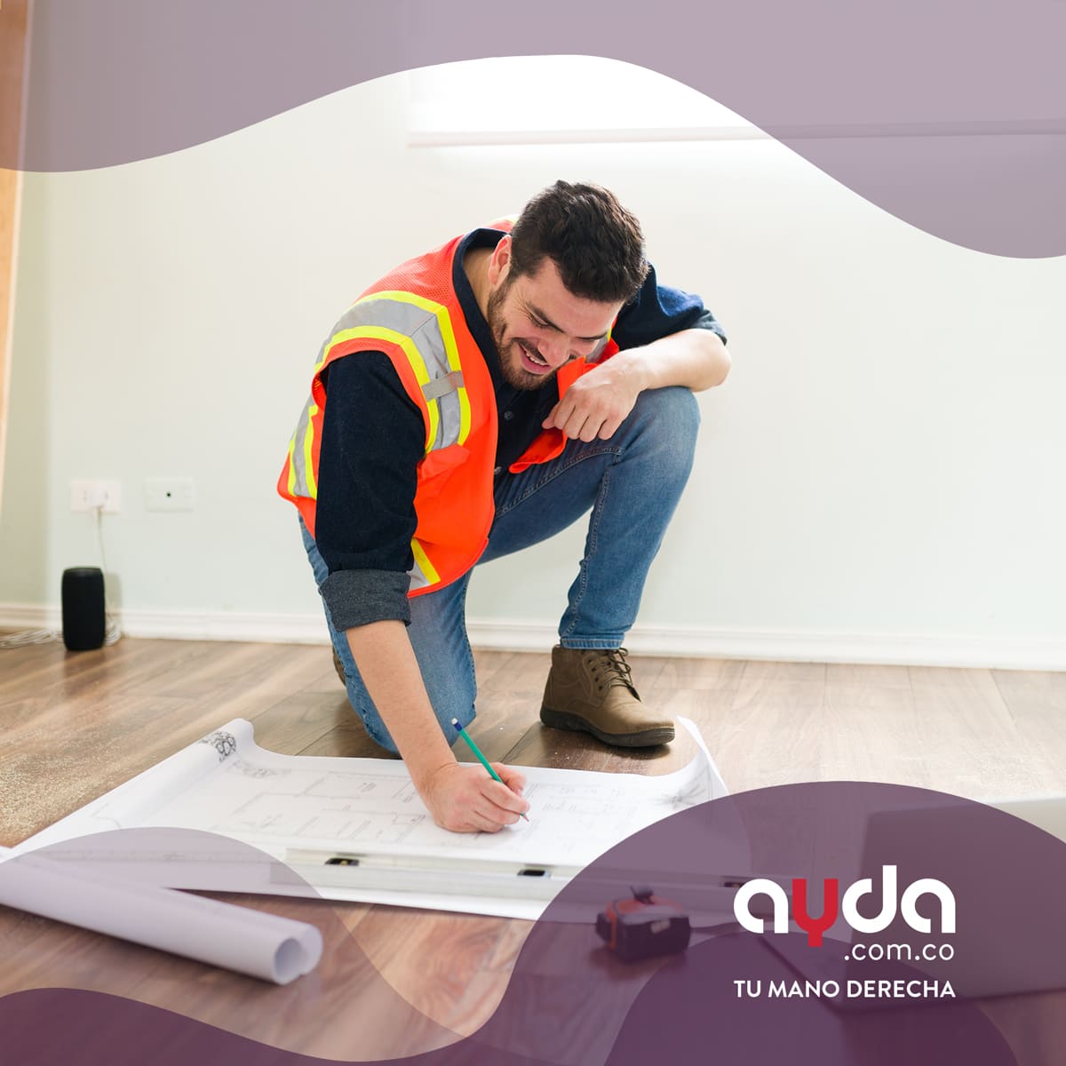 Un profesional trabajando en tipos de remodelaciones para una casa